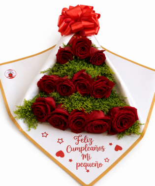 Ramo de rosas importadas con papel personalizado