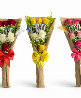 Ramo de 6 rosas en yute